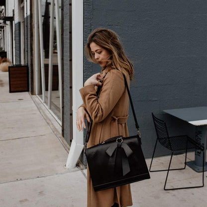 Graces elegante Tasche mit Fliege